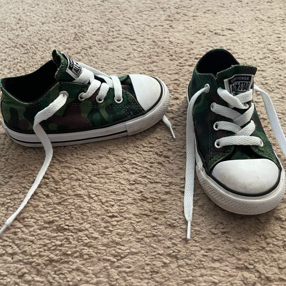 Toddler converse size 8